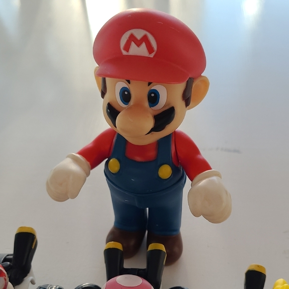 Mario Kart Mini Racers Set with Figures 13 In  Set - Picture 2 of 6